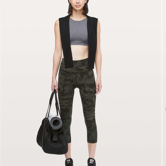 Lululemon Wunder Under Crop *Full-On Luxtreme 21" size 4 EUC - Picture 1 of 5